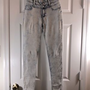 Tinseltown acid wash skinny leg jeans.